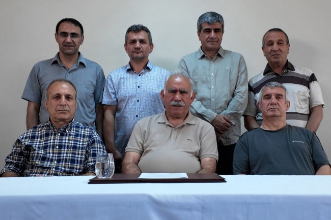 أوجلان يعلن انتهاء «الكفاح المسلح» وأردوغان يتوقع تطورات إيجابية