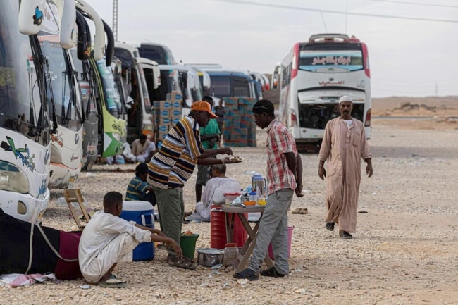 100 ألف سوداني يغادرون مصر