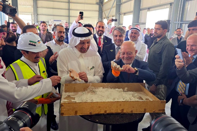 دمشق تطلب دعم أنقرة وواشنطن تحذر من مصير أفغانستان