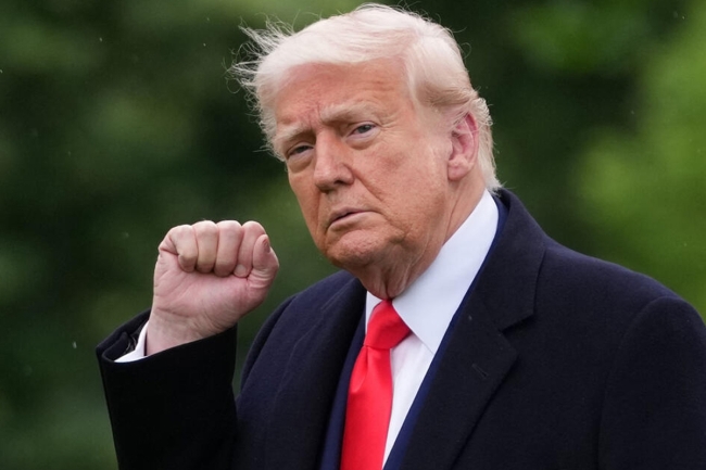 ترامب: يأمر بنشر غواصتين نوويتين قرب روسيا