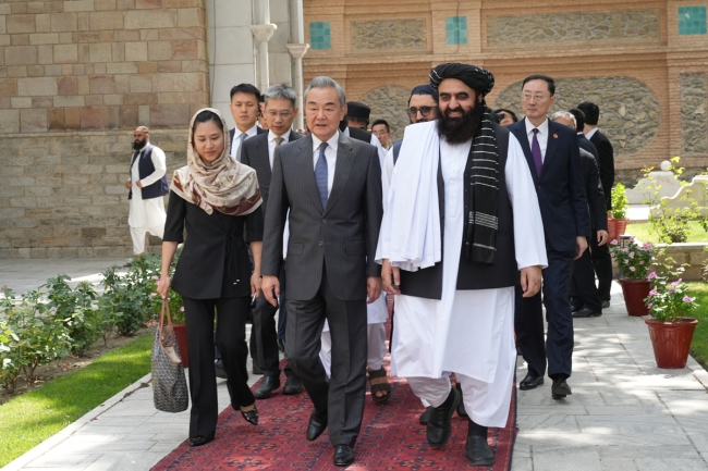 الصين تحدّث شيتسانغ وتعزز نفوذها الإقليمي وتكشف ترسانتها المتطورة في يوم النصر