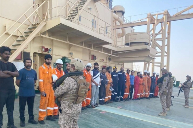 العراق يفتش الناقلات لمنع تهريب نفط إيران