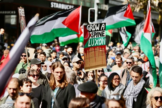 الآلاف يشاركون في مسيرة داعمة للفلسطينيين بأكبر مدن نيوزيلندا
