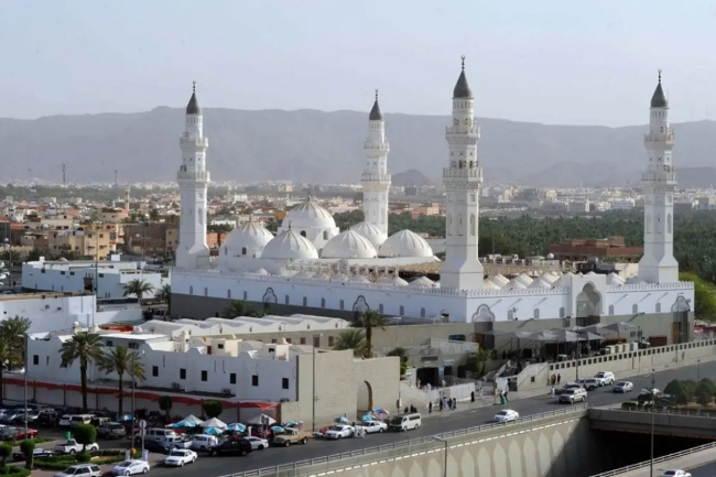 خادم الحرمين يوجه بفتح مسجد القبلتين على مدار 24 ساعة