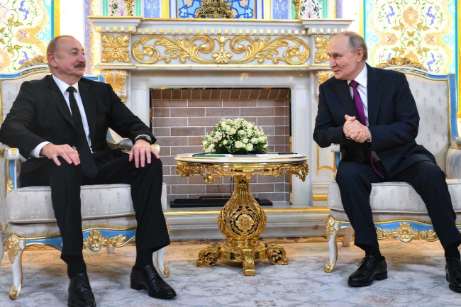 بوتين يشرح لرئيس أذربيجان ملابسات تحطم طائرة الركاب المدنية العام الماضي.. ويعد بتقديم تعويضات