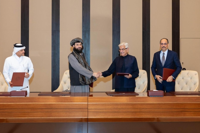 اتفاق أفغاني – باكستاني على وقف فوري لإطلاق النار بوساطة قطرية – تركية