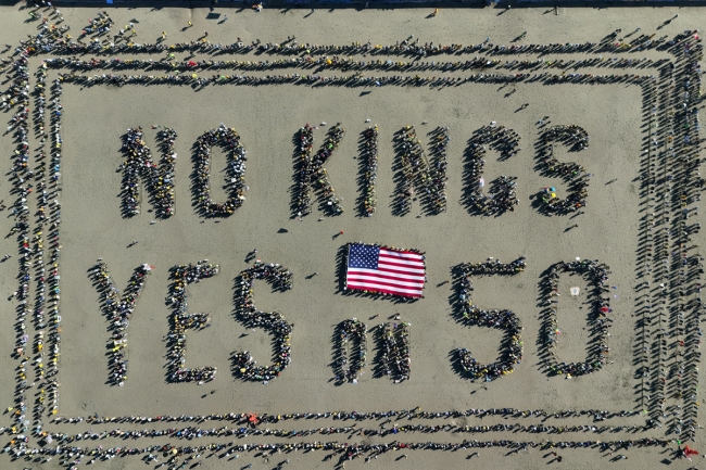 ترامب يوقف مساعدات كولومبيا ويصف رئيسها بـ «تاجر مخدرات»