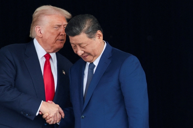 ترامب: اتفاق مع الصين لخفض الرسوم مقابل استئناف بكين شراء فول الصويا الأميركي