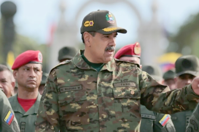 فنزويلا تنشئ «قيادات دفاع» لصد هجوم أميركي محتمل