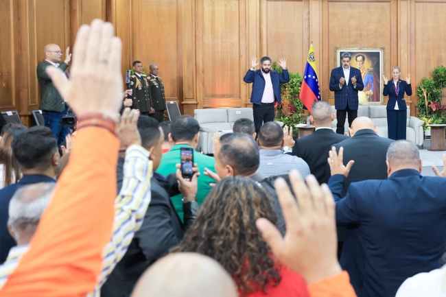 واشنطن ترفض اقتراحاً من مادورو للتنحي بعد عامين… وتستعد لعمليات سرية