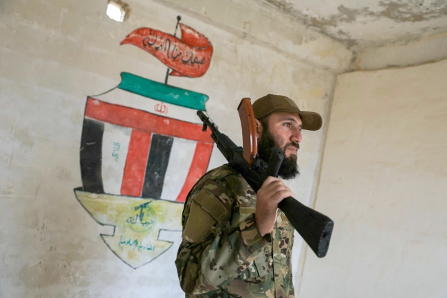 إيران «انسحبت» من سورية قبل يومين من سقوط الأسد