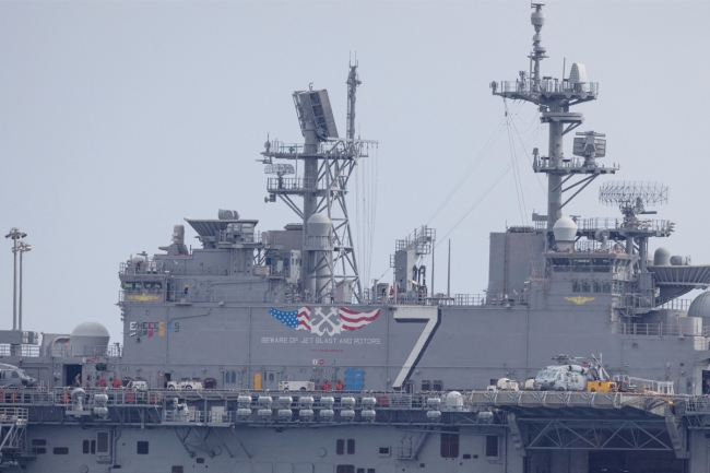 سفن حربية فنزويلية ترافق الناقلات وموسكو تحذّر واشنطن من «خطأ فادح»