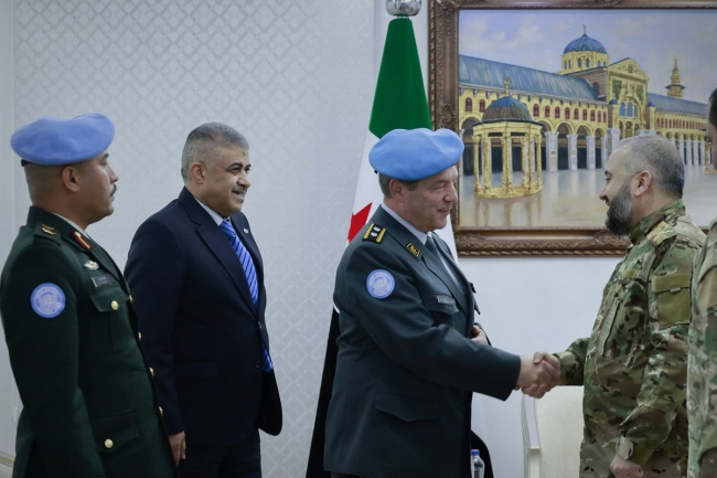 سورية: حظر تجوّل باللاذقية… وخطوات مثيرة لكسب ولاء العلويين