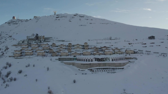 الثلوج تغطي قمّة جبل كورك في أربيل