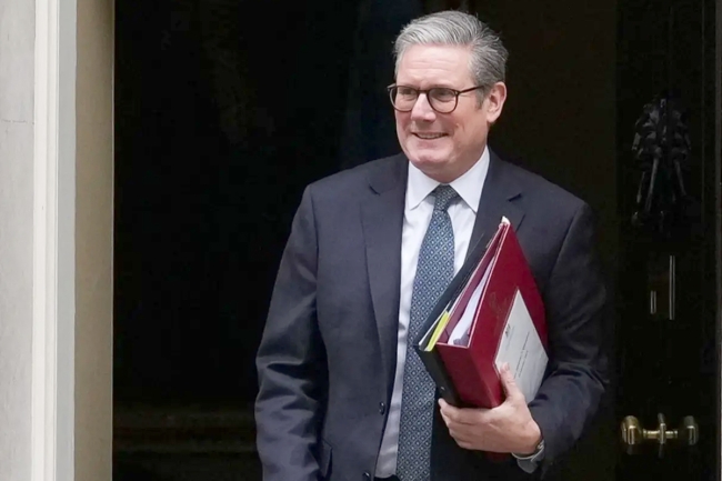 ستارمر يزور بكين وسط «نزوح جماعي» لحلفاء واشنطن إليها