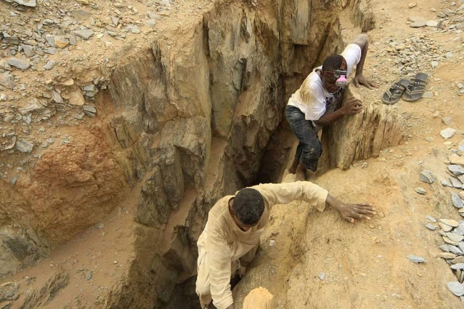 السودان.. مقتل 13 شخصاً في انهيار منجم ذهب بولاية جنوب كردفان