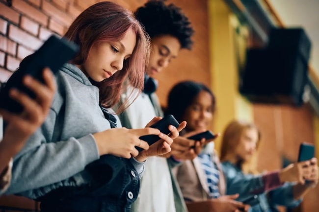 التشيك تدرس حظر منصات التواصل الاجتماعي للأطفال دون سن الـ15 عاماً