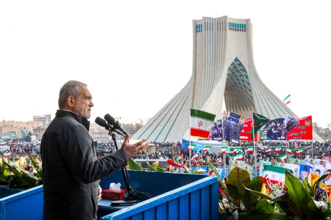 بزشكيان: إيران لن ترضخ للمطالب المفرطة.. ومستعدة للتحقق من برنامجها النووي