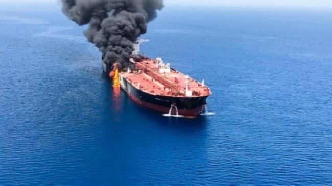 مقتل أحد أفراد طاقم ناقلة نفط تعرضت لهجوم قبالة سواحل سلطنة عُمان