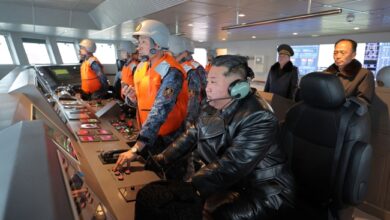 زعيم كوريا الشمالية يشرف على اختبار مدمرة بحرية متطورة