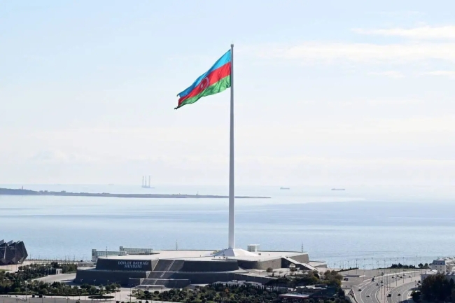 أذربيجان تندد بهجمات إيرانية بطائرات مسيّرة على ناخشيفان وتستدعي السفير الإيراني