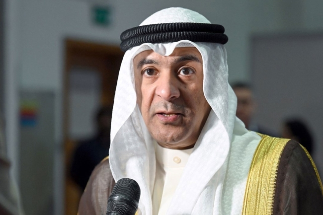 أمين مجلس التعاون يدين الاستهداف الإيراني الغاشم لخزانات وقود في ميناء صلالة العماني