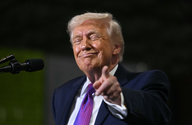 ترامب يلوّح بترك أمر حماية مضيق هرمز لحلفاء واشنطن