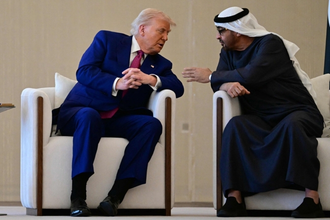 ترامب: نتضامن مع الإمارات ودول المنطقة وندعمها في الدفاع عن أراضيها وأمنها ترامب: نتضامن مع الإمارات ودول المنطقة وندعمها في الدفاع عن أراضيها وأمنها