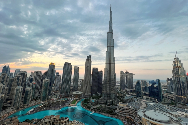 الإمارات تُفكك شبكة إرهابية ممولة ومدارة من «حزب الله» وإيران