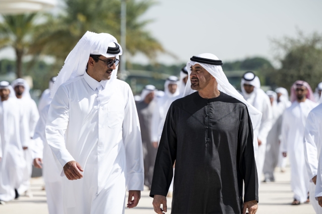 رئيس الإمارات يستقبل أمير قطر في زيارة أخوية ويبحثان الاعتداءات الإيرانية ضد دول المنطقة